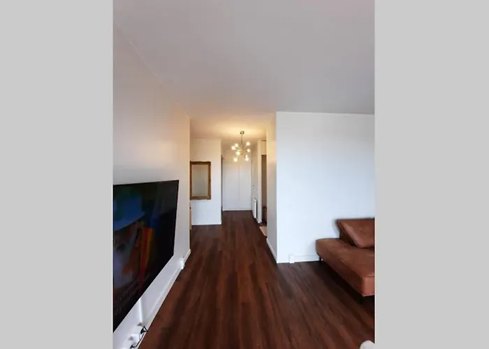 90m2 on pedestrian street on Top Floor, great view! Incl linen