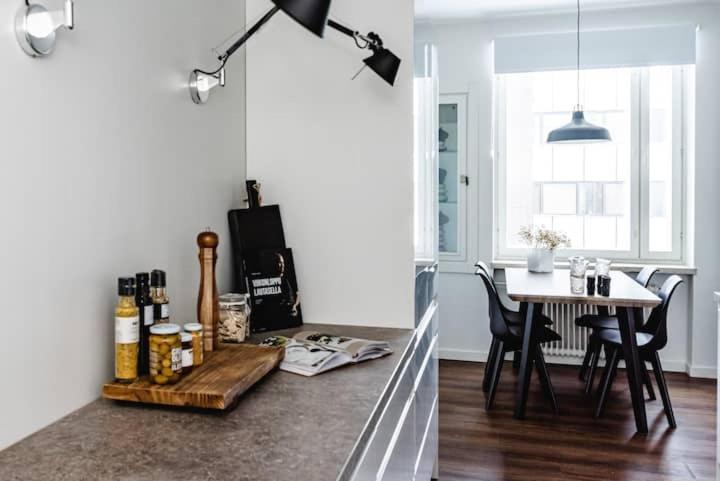 90m2 On Pedestrian Street On Floor, Penthouse Suite, Great View! Incl Linen And Pori